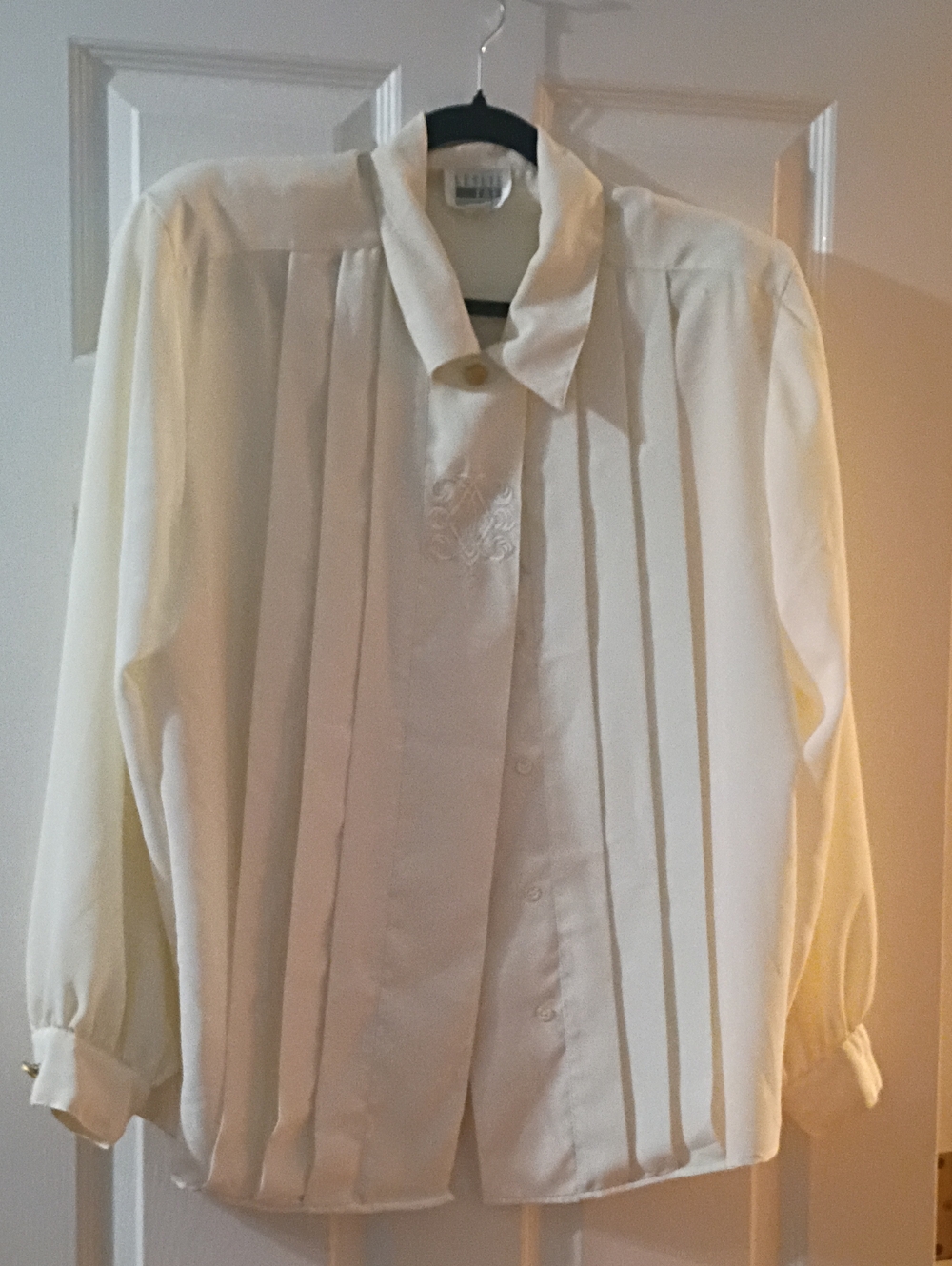 Leslie Fay Cream Pleated Button-Up Dress Shirt Vintage